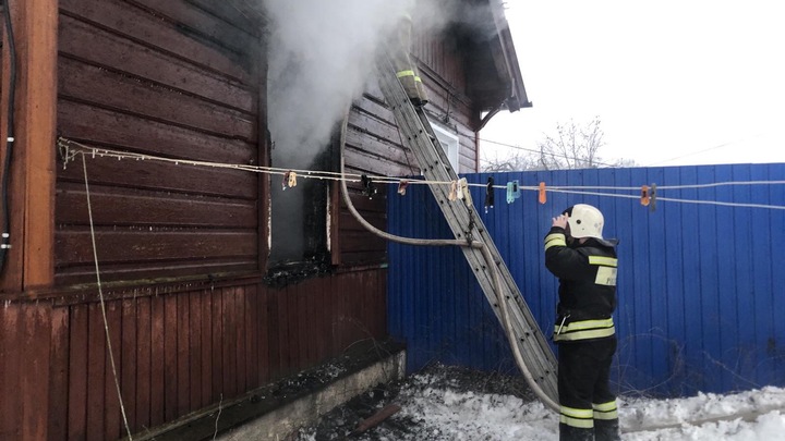 В сгоревшем бараке в Петушинском районе погибла женщина