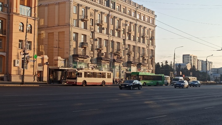 В центре Челябинска проезд на оживлённом перекрестке ограничили до 4 октября
