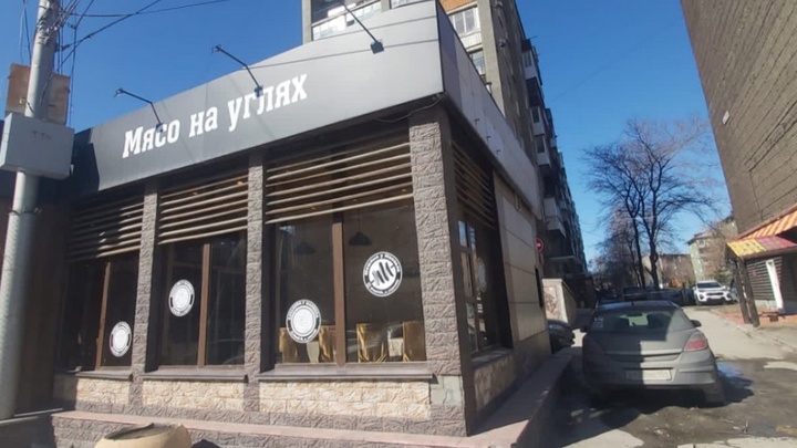 В Новосибирске снесли нелегальную шашлычную у ЦУМа