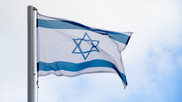 Блокировка шоссе в Тель-Авиве: Протестующие начали бросаться на силовиков