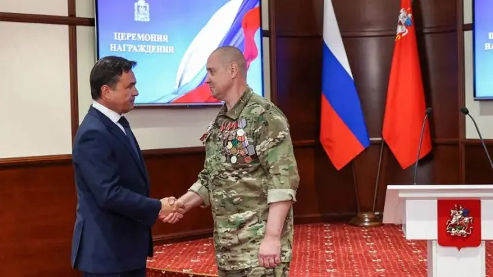 Три героя нашего времени. Андрей Воробьев вручил награды добровольцам подразделения БАРС