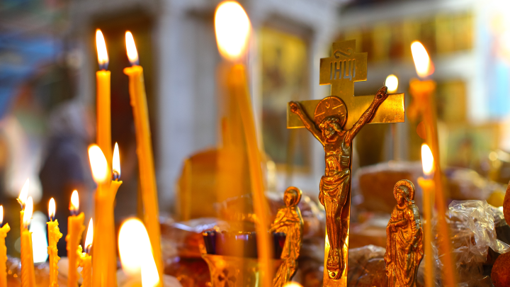 Нужна ли молитва в день рождения усопшего: ответ священника