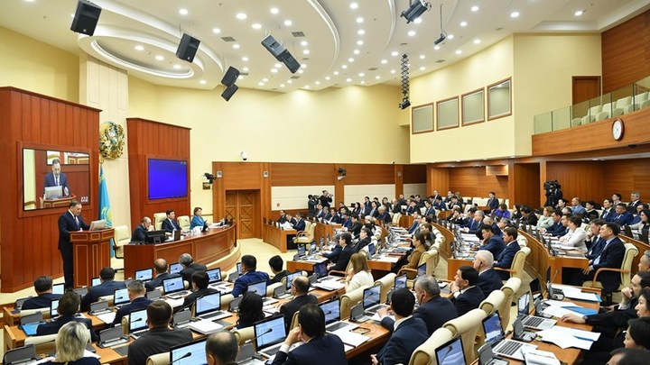 Голосованию быть: Мажилис утвердил поправки о референдуме по изменениям в Конституцию Казахстана