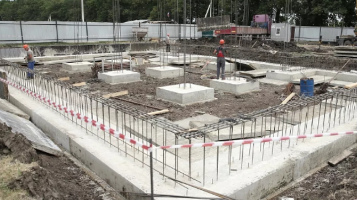 В Краснодаре здание амбулатории по Ивана Бовкуна достроят к концу года