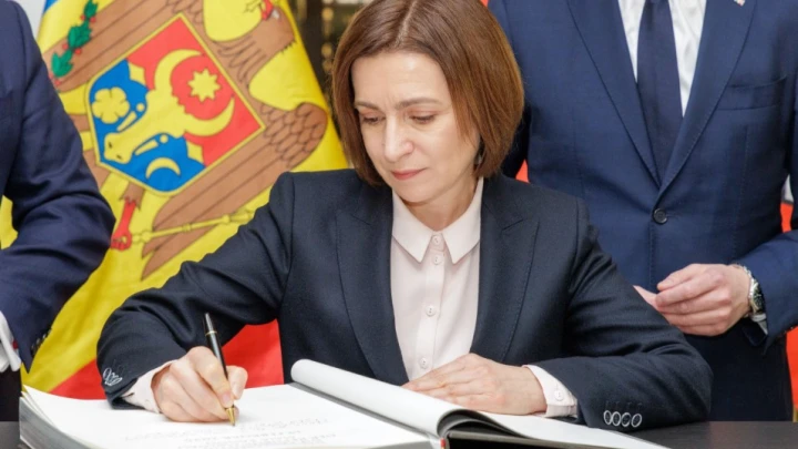 Глава Молдавии поздравила народ с 9 Мая: По-русски и на фоне своей политики беспамятства