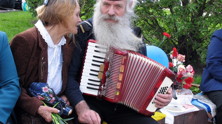 Вооружены любовью. Артисты на войне: уличная выставка открылась на проспекте Чумбарова-Лучинского