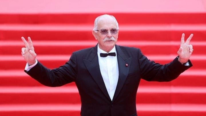 На каплю яда одна вишенка на торте: Михалков показал 15 минут уничижения