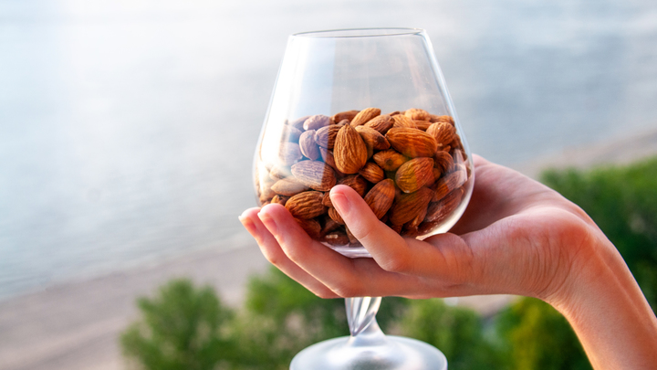 Ученые доказали пользу продуктов с полифенолами для сердца, сосудов и мозга