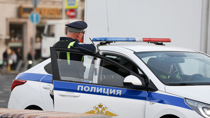 Водитель Range Rover в Петербурге устроил ДТП с ребёнком и начал играть на балайке