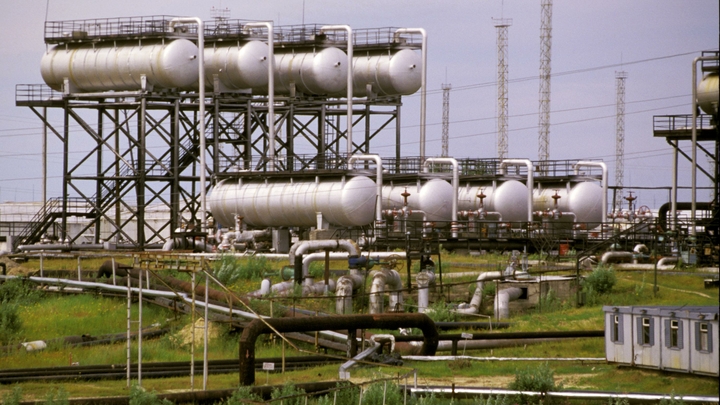 Украина остановила транзит российской нефти в Европу из-за санкций ЕС