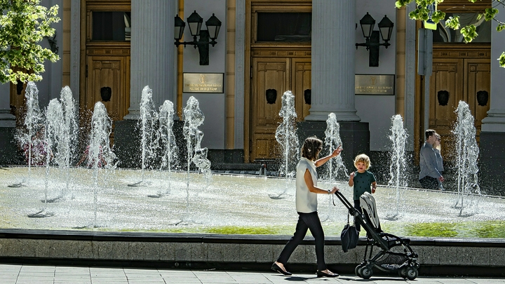 Врач предупредил об опасности купания в фонтанах