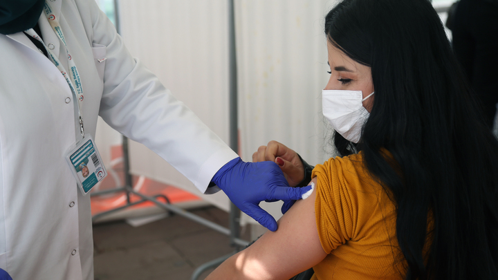 Новосибирцы стали активнее вакцинироваться после введения новых ограничений