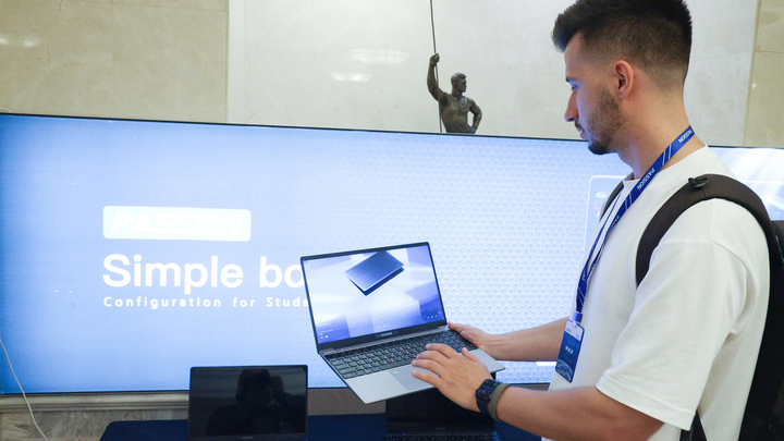 Педагоги IT-дисциплин из новосибирских колледжей стали получать доплату в 15 тысяч рублей