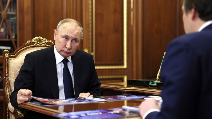 Назначения, отставки, мобилизация. Путин делает ход конём - под прицелом элиты