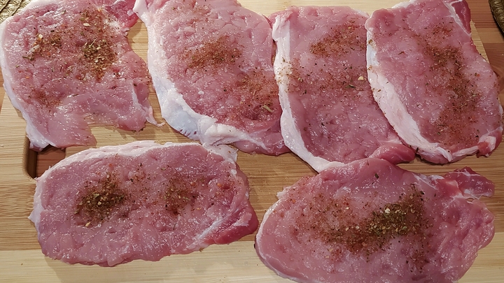 Диетолог назвал свинину самым вредным мясом