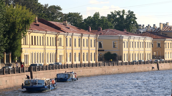 Полный пассажиров автобус рухнул в Мойку и мгновенно затонул: Что известно о ДТП в Петербурге
