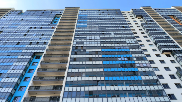 Стены новостроек в России падают из-за банок и ветра. Что происходит?