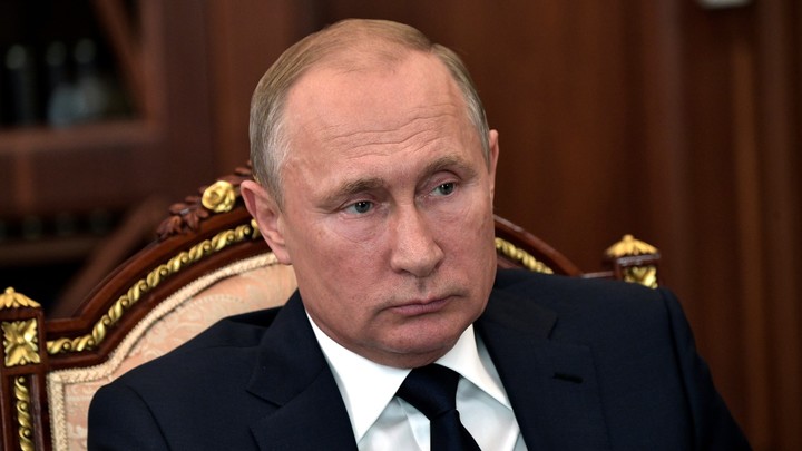 Голландская газета изобразила Путина генералом с саблей на коне
