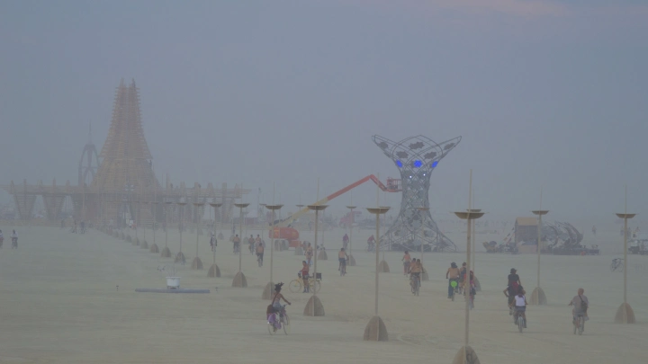 Песчаная буря накрыла лагерь фестиваля Burning Man в США