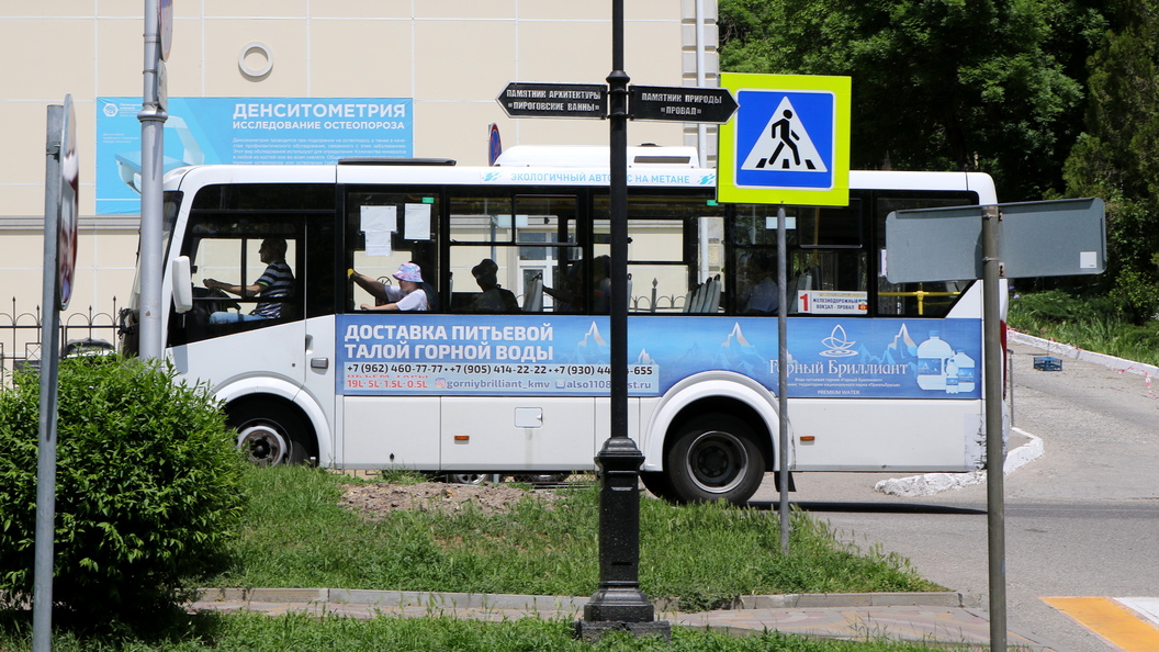 Автобусы на кладбище набережные челны. Кладбище автобусов. Автобус до кладбища. Движение автобусов до кладбища. Новые автобусы.