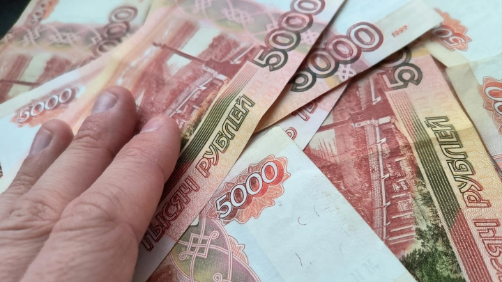 Москвичка отдала мошенникам 10 млн: она заложила Мерседес и деньги на квартиру