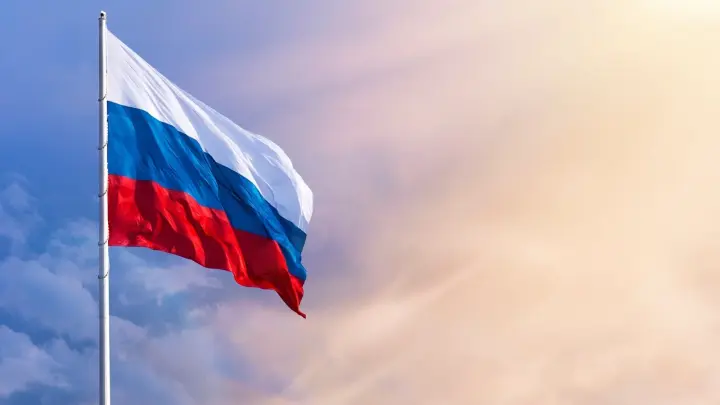 Флаг России и Сочи подняли над освобожденной Малой Локней в Курской области