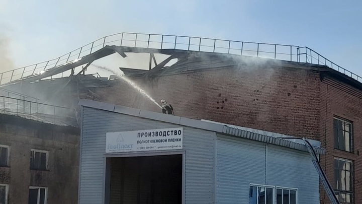 Пожар на заводе по производству упаковки в Бердске удалось потушить