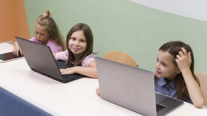 Новая программа искусственного интеллекта научит школьников России патриотизму