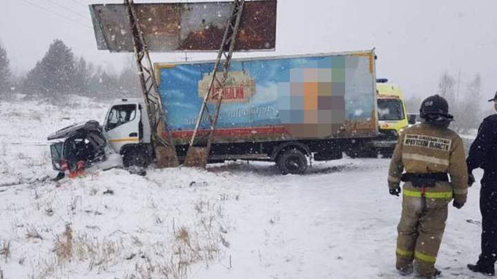 Двое детей и трое взрослых погибли в ДТП с большегрузом в Иркутской области