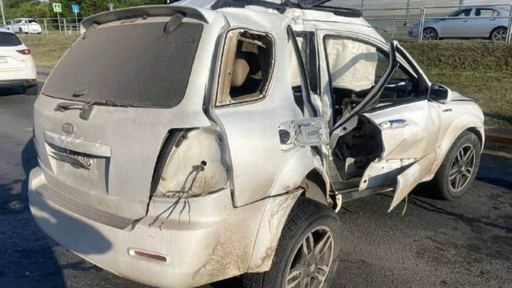 В Самаре на Московском шоссе Kia врезалась в столб. Водитель в реанимации