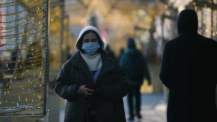 Хочет быть обычным насморком, а не убивать: Эпидемиолог рассказал, что ждёт коронавирус