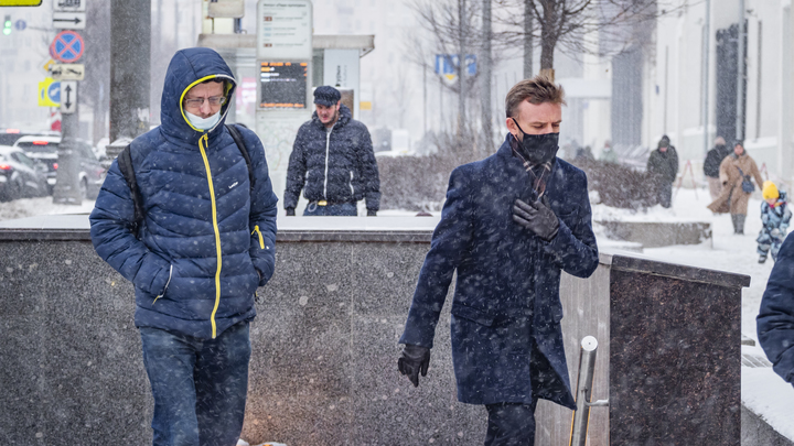 Напрасно перестали носить маски на улице: Вирусолог предупредил об особом буйстве COVID в мороз