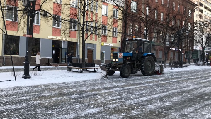 Челябинцам подсказали, куда жаловаться на уборку дорог от соли и гололеда
