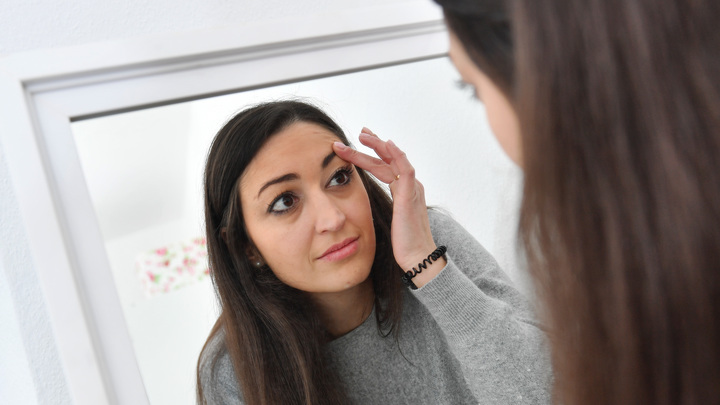Больная печень, опухоли... Эндокринолог рассказала, на что указывают красные родинки