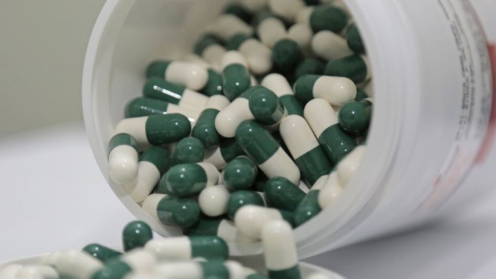 Так нельзя снижать температуру! Мясников назвал опасным популярное лекарство