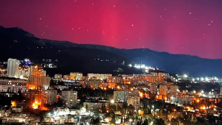 Жители сразу нескольких регионов России сняли на фото северное сияние