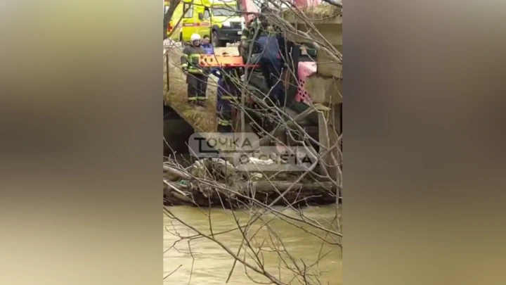 Пострадал водитель экскаватора: мост обрушился в Аивском районе на Сахалине