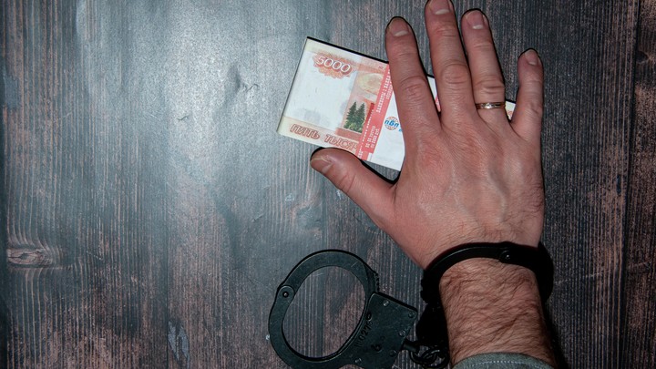 Наживался на здоровье пациентов. В Нижневартовске хирург торговал местами в очереди на операцию