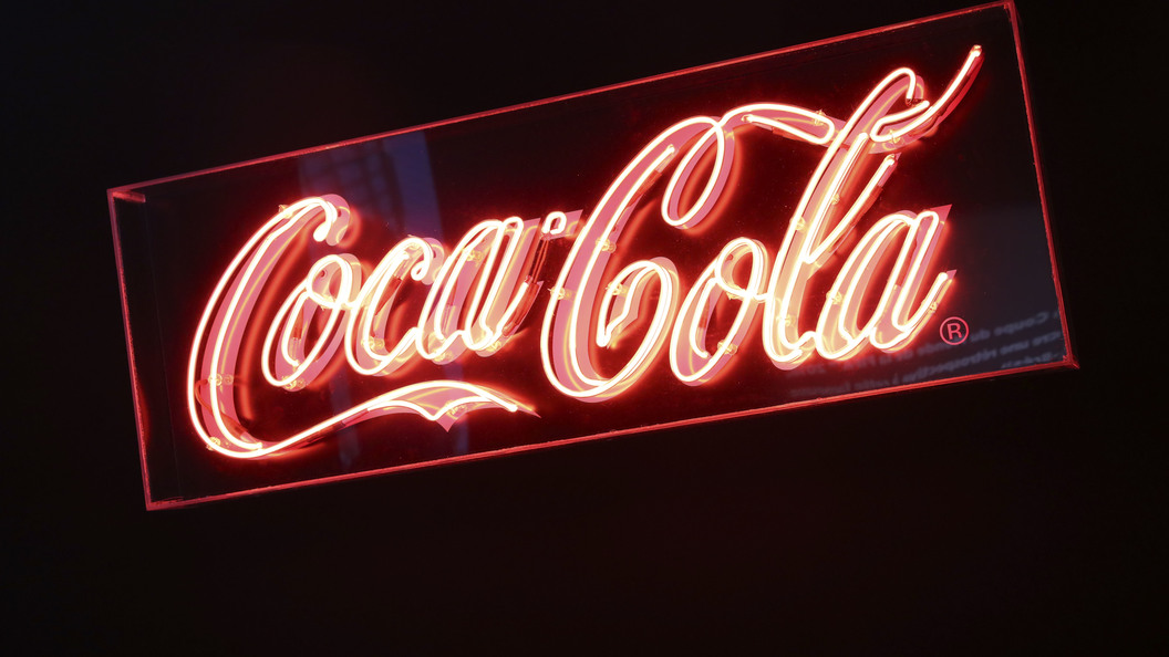 Осторожно - Coca-Cola: Парень нашел на дне бутылки с газировкой мерзкий сюрприз - видео Осторожно - Coca-Cola: Парень нашел на дне бутылки с газировкой мерзкий сюрприз - видео