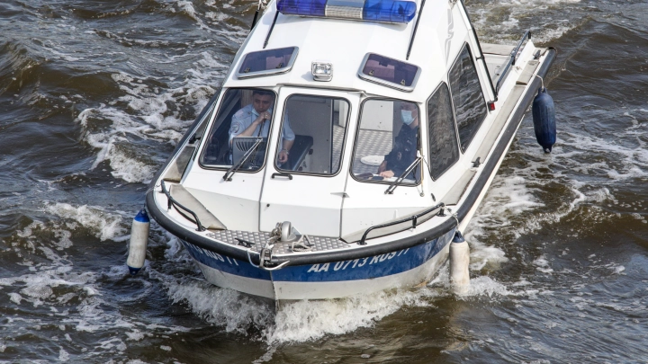 Катер с полицейскими перевернулся в Москве-реке - источники
