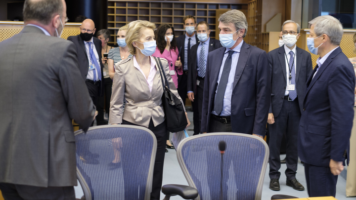 Грабители атаковали Европарламент под шум коронавируса. Пострадало свыше 50 депутатов