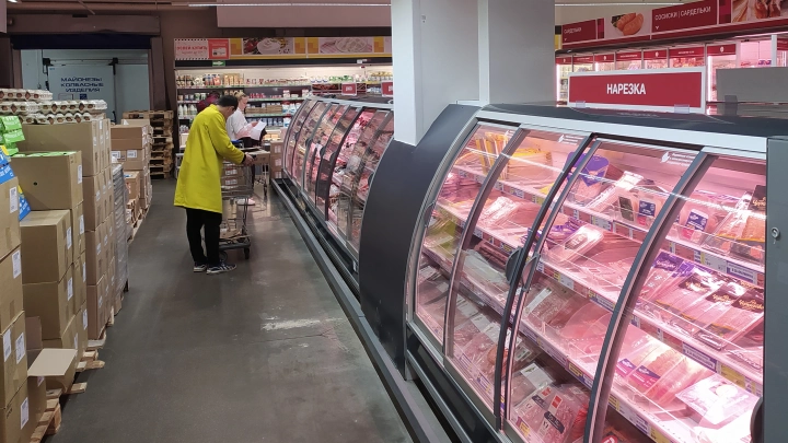 Экономист Разуваев: с марта в России подешевеют продукты и бытовая техника