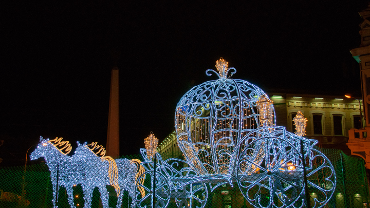 Русские чепчики вернулись в модные журналы. Зима диктует тренды