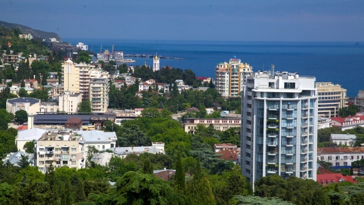 Мэр Ялты Павленко подрисовала стул Путину в граффити современной версии Большой тройки