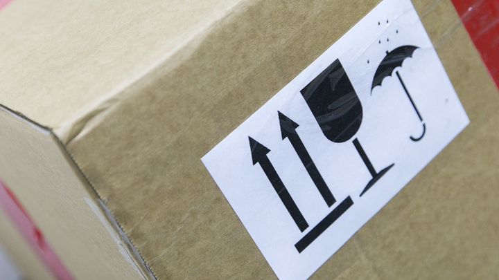 Звезде фильма Конёк-горбунок прислали странную посылку. Пришлось вызывать полицию