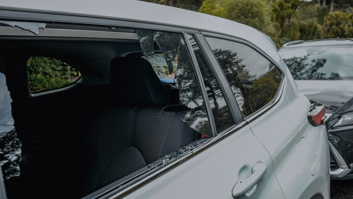 Телохранители крушили свадебный автобус, а бизнесмен наблюдал со стороны: Детали дорожной стычки в Подмосковье