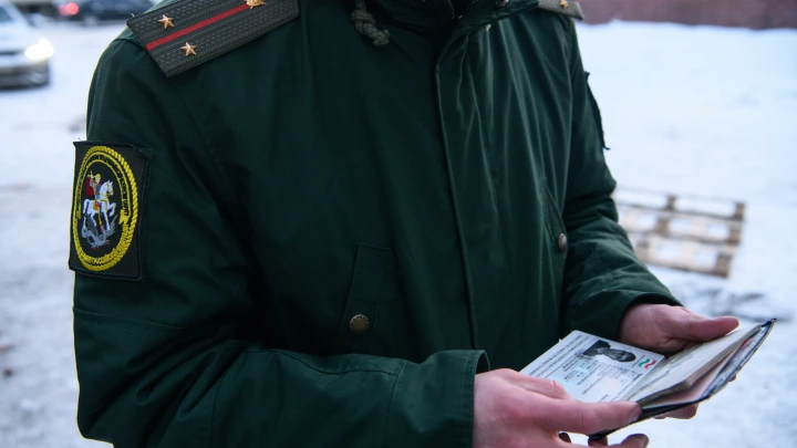 Первого мигранта выдворили из России по новому закону в Новосибирской области