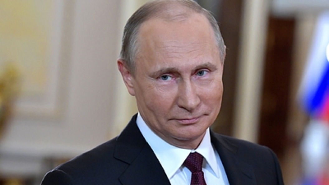 Владимир Путин получил удостоверение избранного президента Владимир Путин получил удостоверение избранного президента