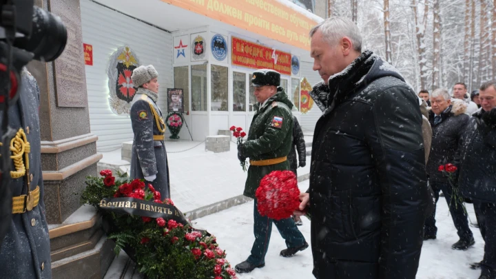 Андрей Травников почтил память дважды Героя России из Новосибирска