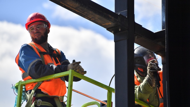 Подмосковье перенимает опыт ОАЭ? Мигрантов хотят поселить на стройке. И без семей